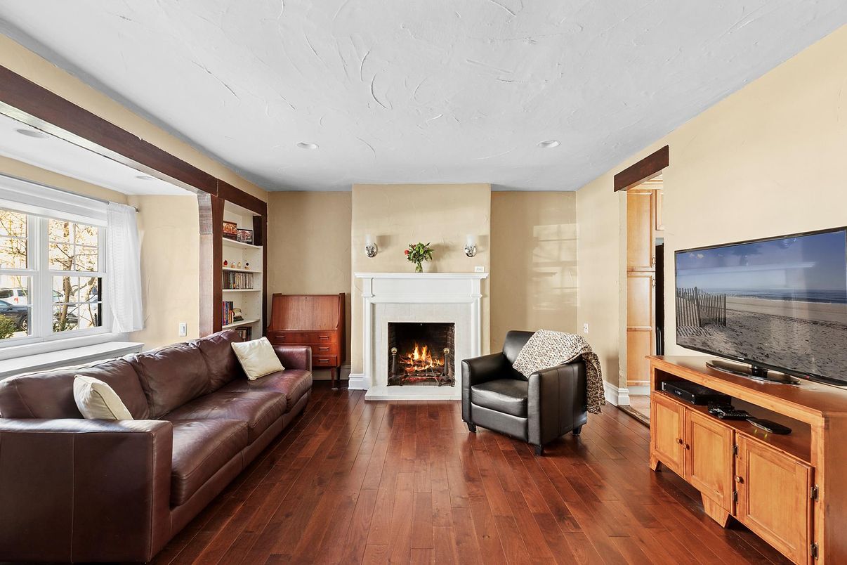 Fireplace, Interior, Living room, Recessed Lighting, Wood Texture Flooring