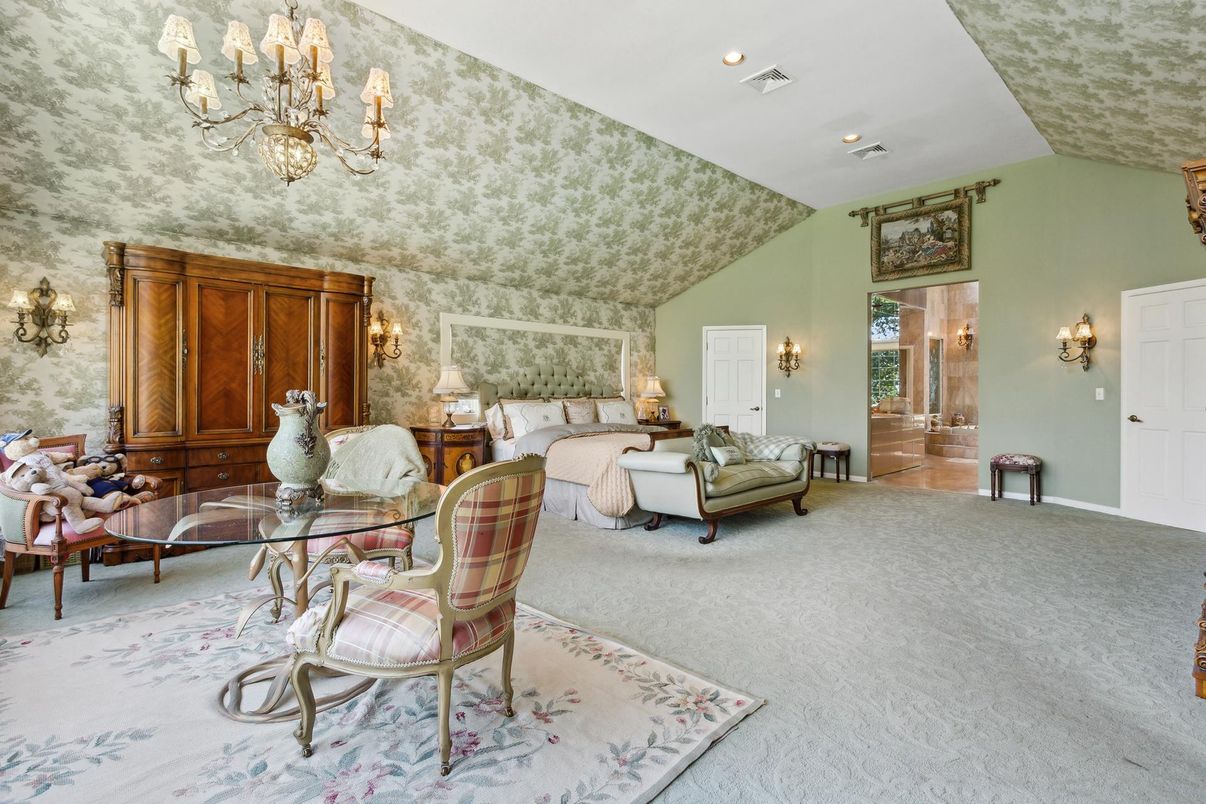 Chandelier, Dining room, Interior, Living room, Recessed Lighting