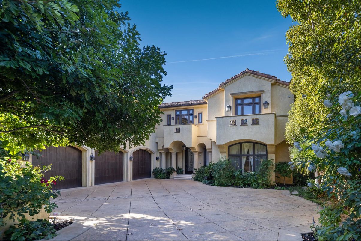 Exterior, Facade, Mediterranean