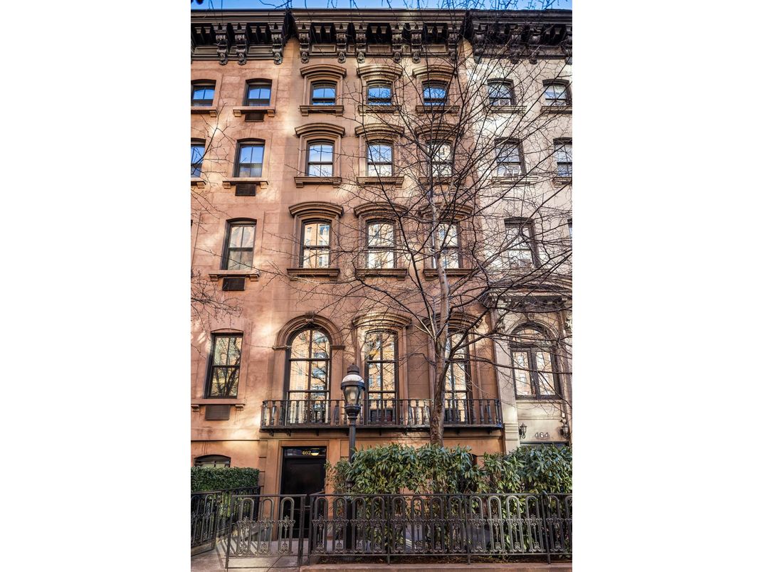 Exterior, Facade, Brownstone