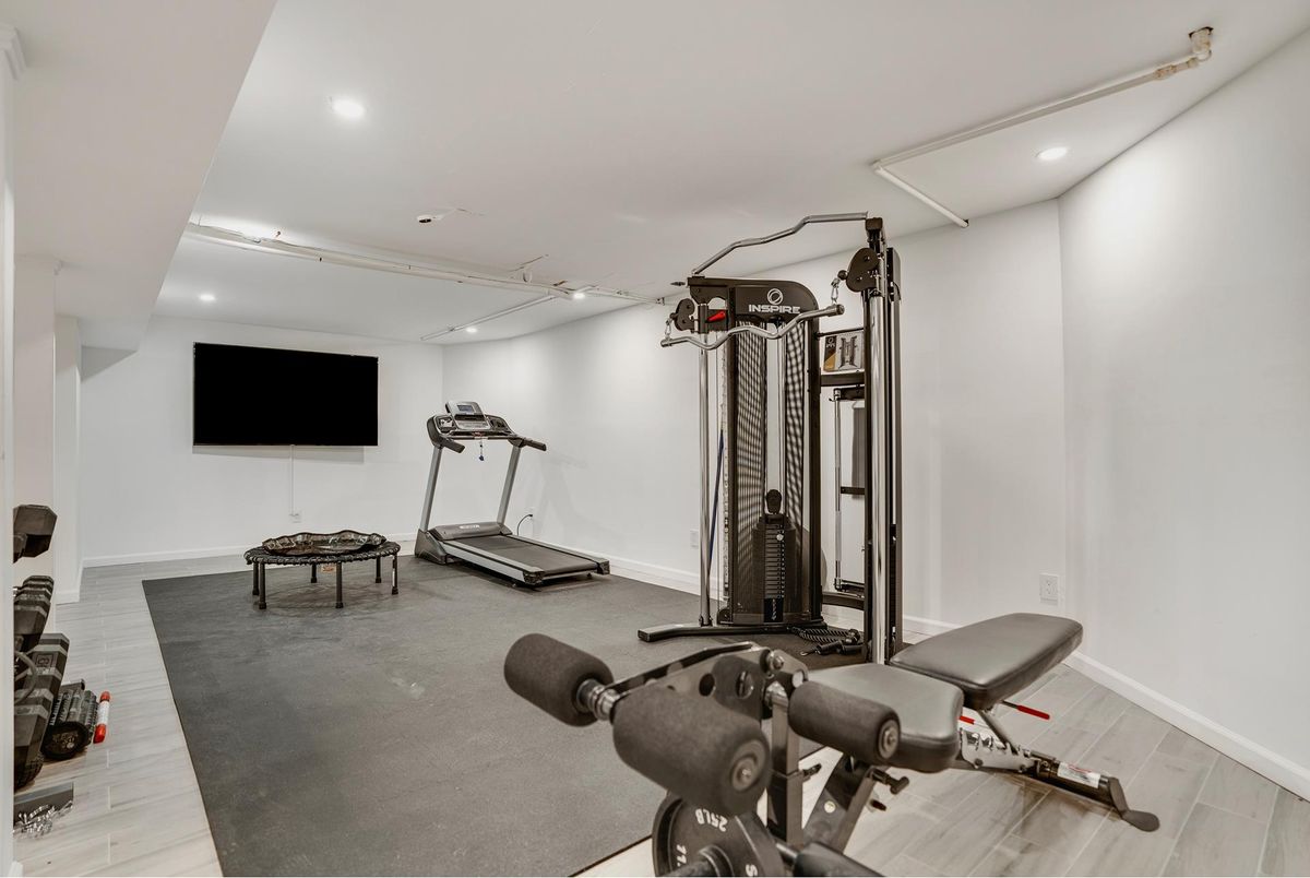 Fitness Equipment, Interior, Recessed Lighting, Wood Texture Flooring