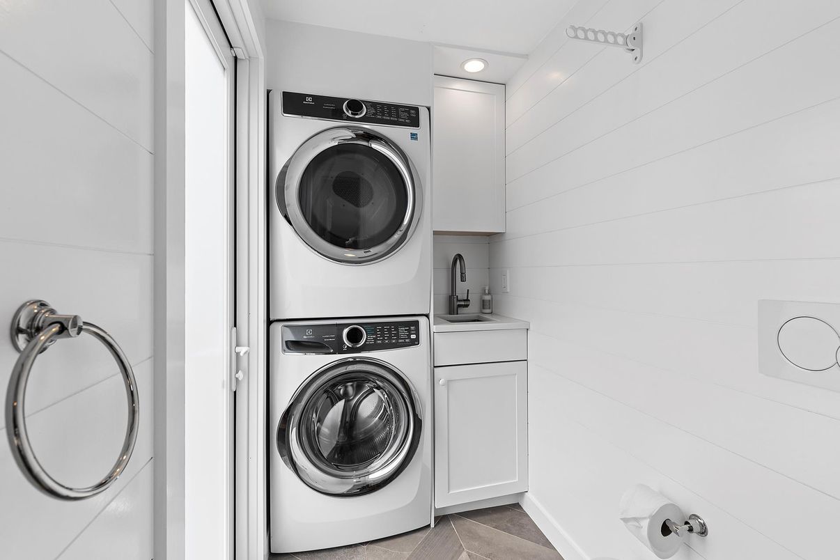 Interior, Recessed Lighting, Utility Closets, Washer