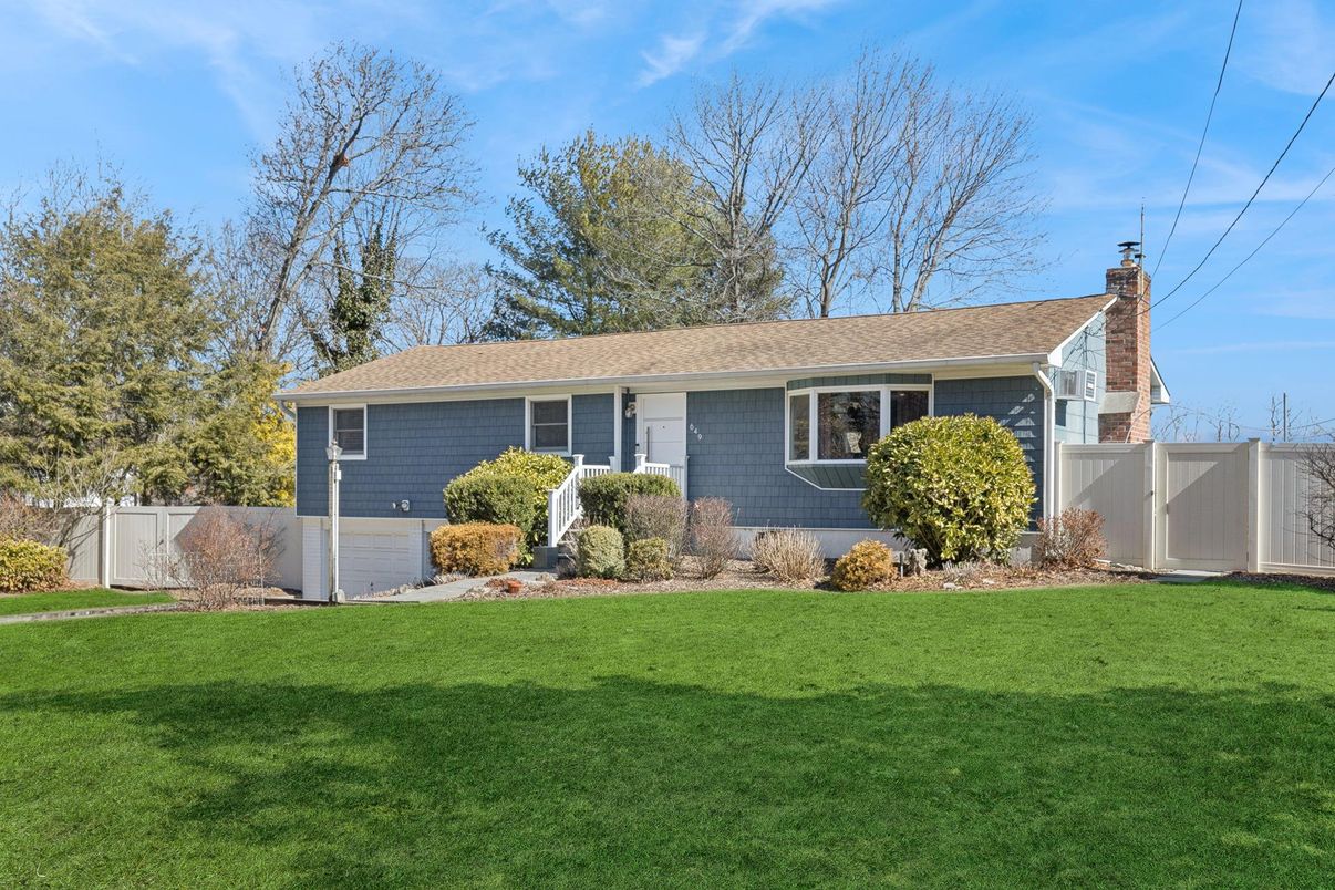 Backyard, Exterior, Facade, Cape Cod