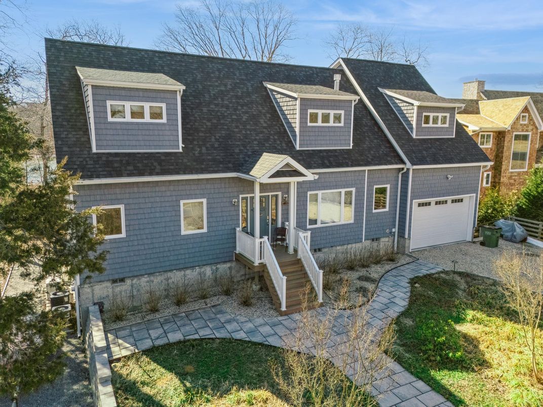 Attached, Exterior, Facade, Cape Cod