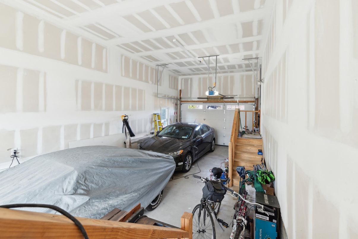 Garage, Interior
