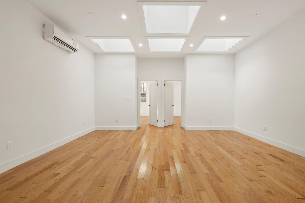 Empty room, Interior, Recessed Lighting, Wood Texture Flooring