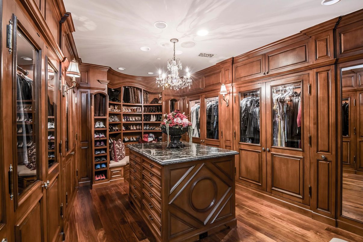 Chandelier, Interior, Recessed Lighting, Walk-in Closets, Wood Texture Flooring