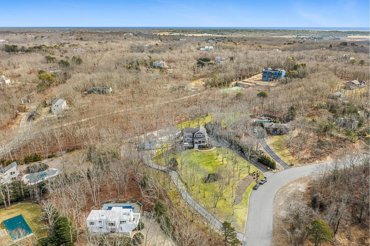 Exterior, Drone