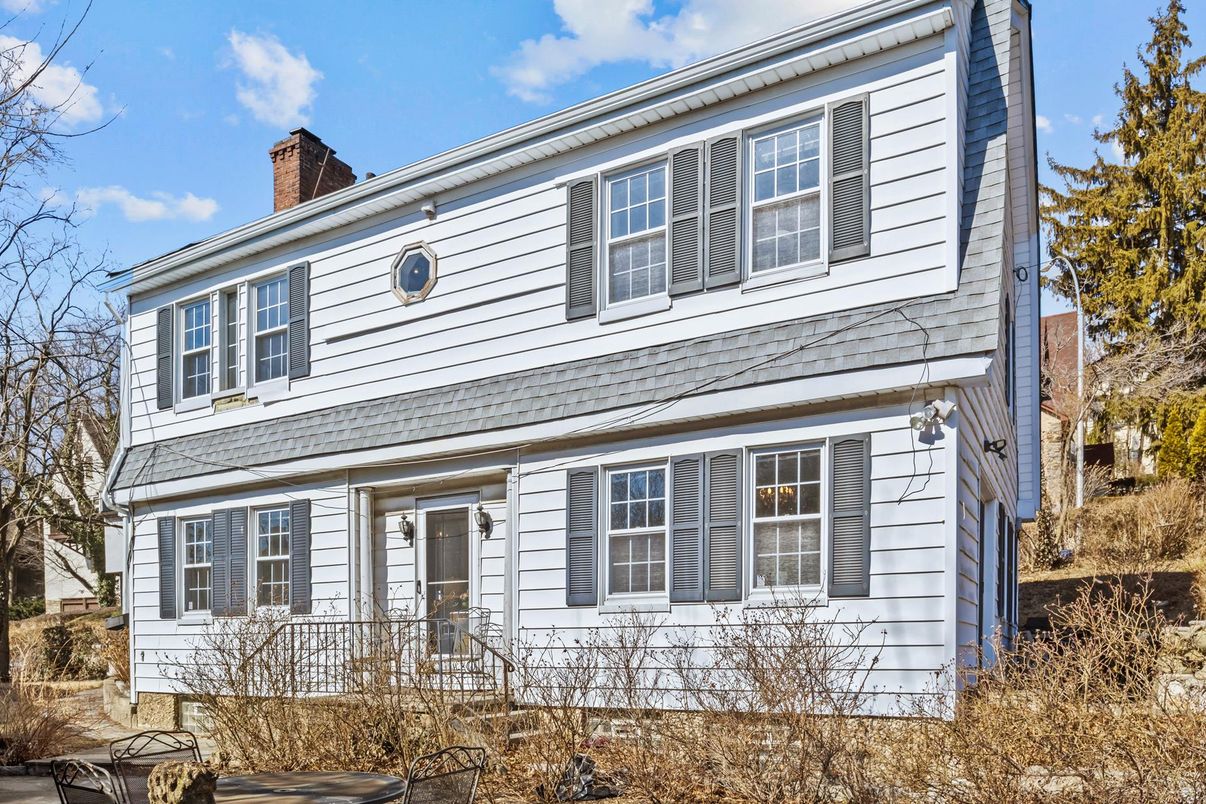 Exterior, Facade, American Foursquare