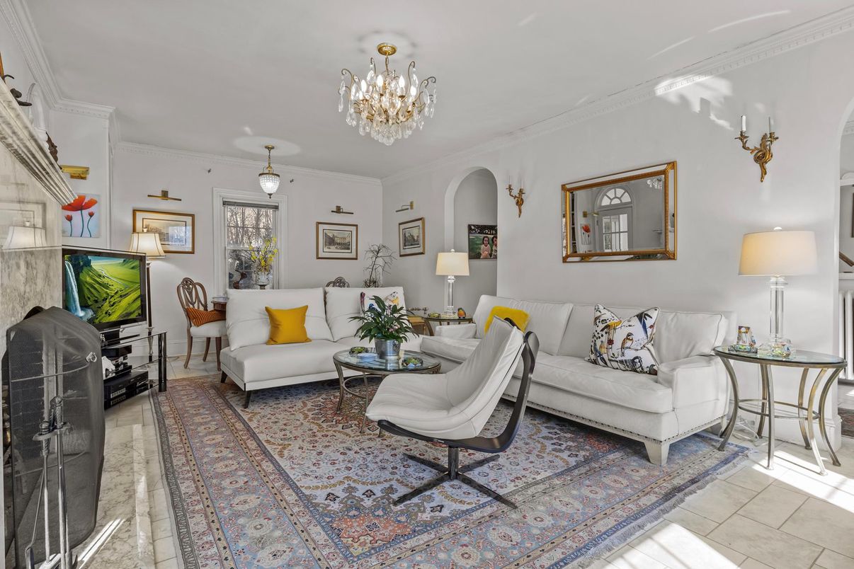 Chandelier, Interior, Living room