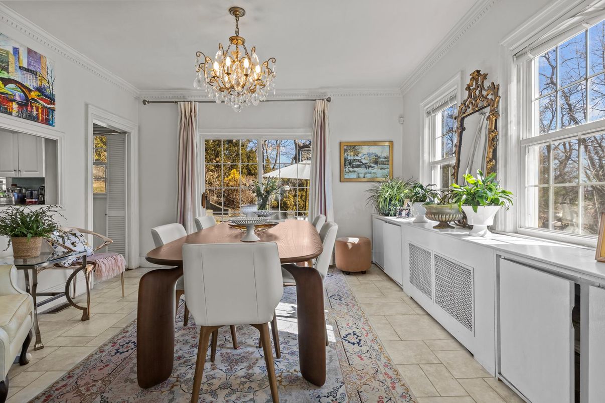 Chandelier, Dining room, Interior