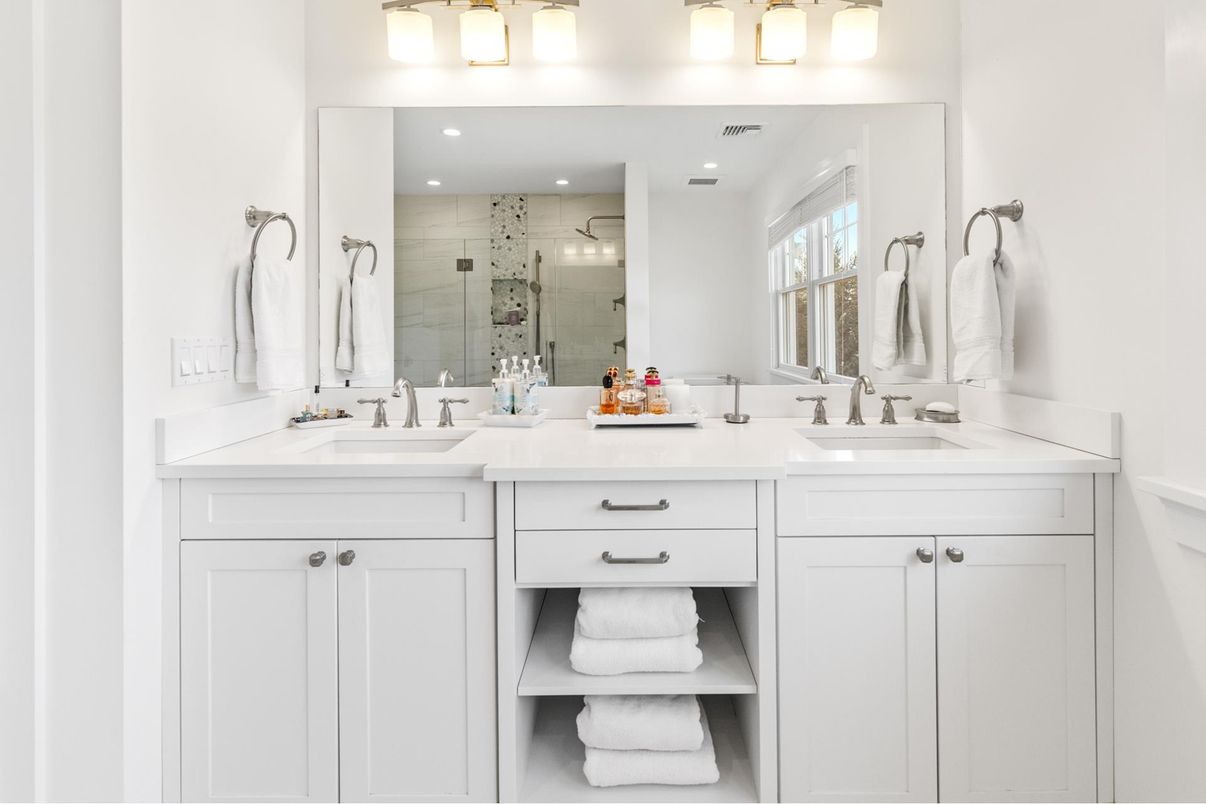 Bathroom, Dual Sink Vanities, Interior