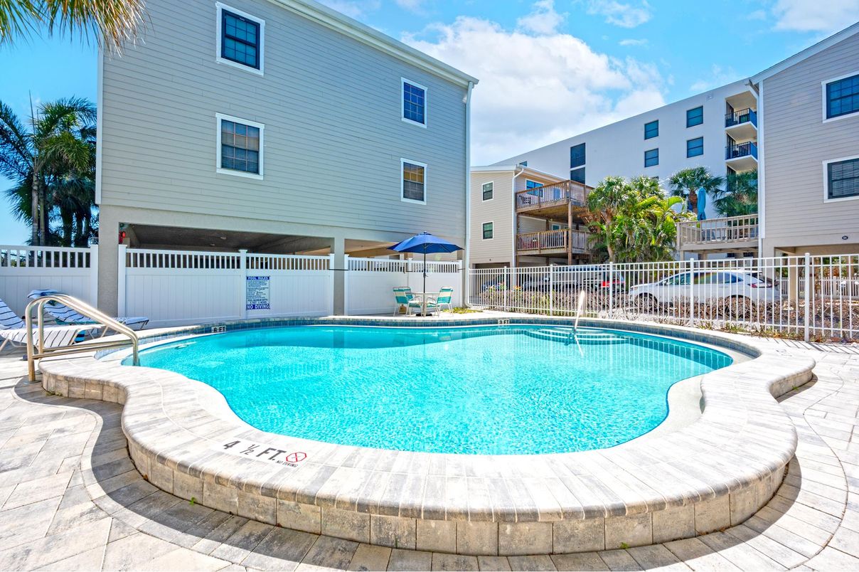 Exterior, Pool