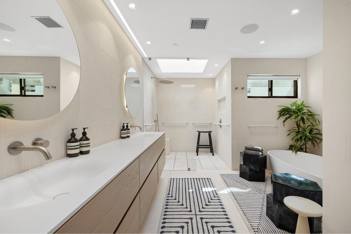 Bathroom, Dual Sink Vanities, Interior, Recessed Lighting