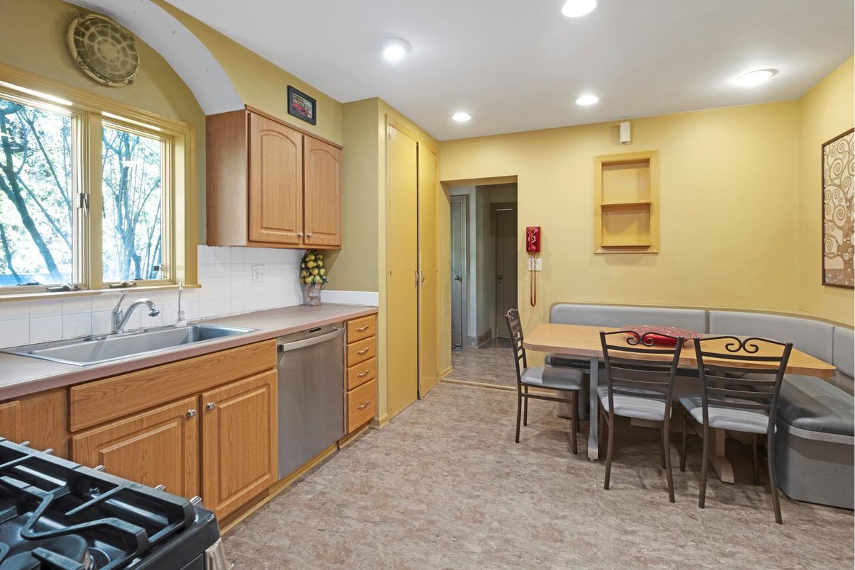 Dining room, Interior, Kitchen, Recessed Lighting