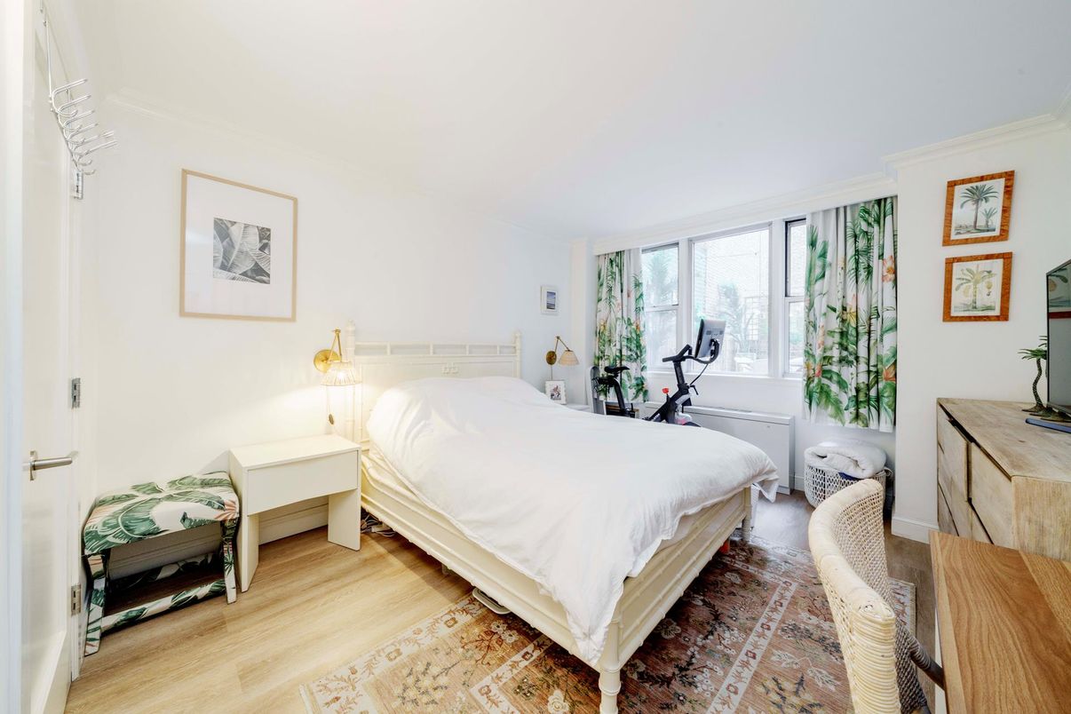 Bedroom, Fitness Equipment, Interior, Wood Texture Flooring