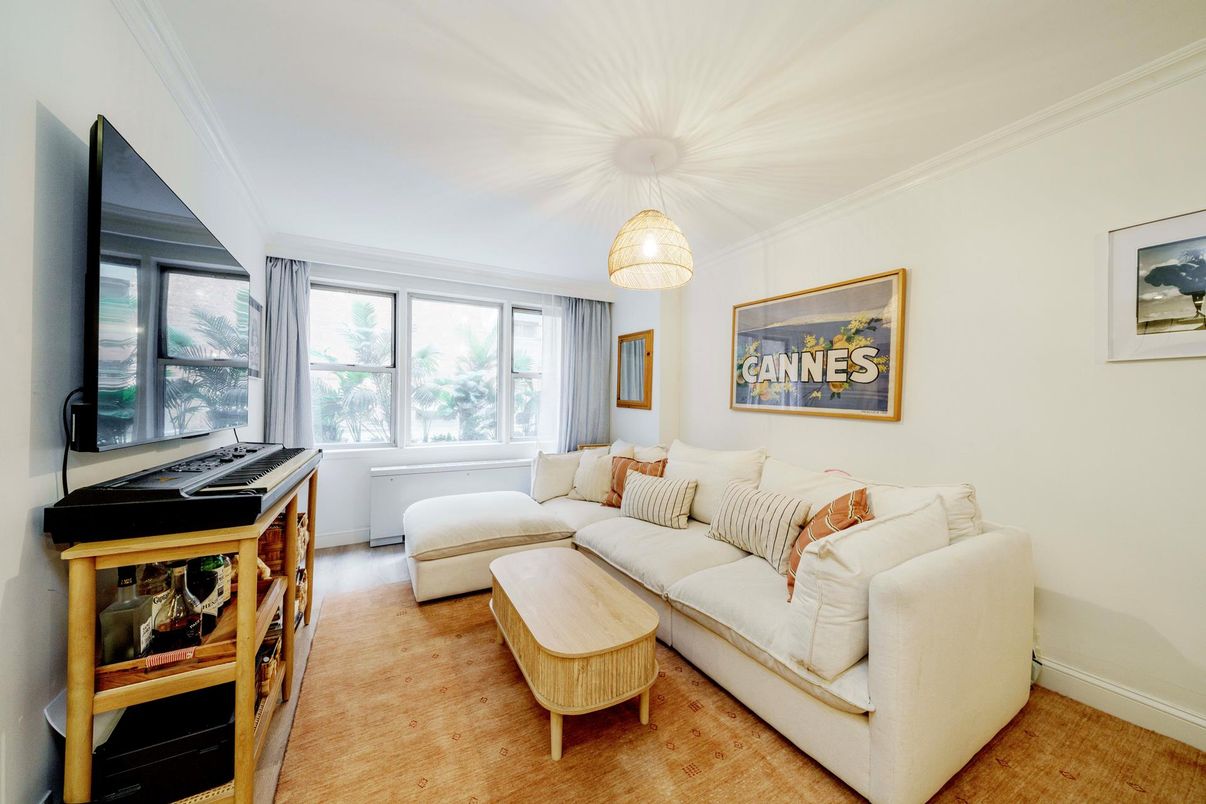 Interior, Living room, Pendant Lights