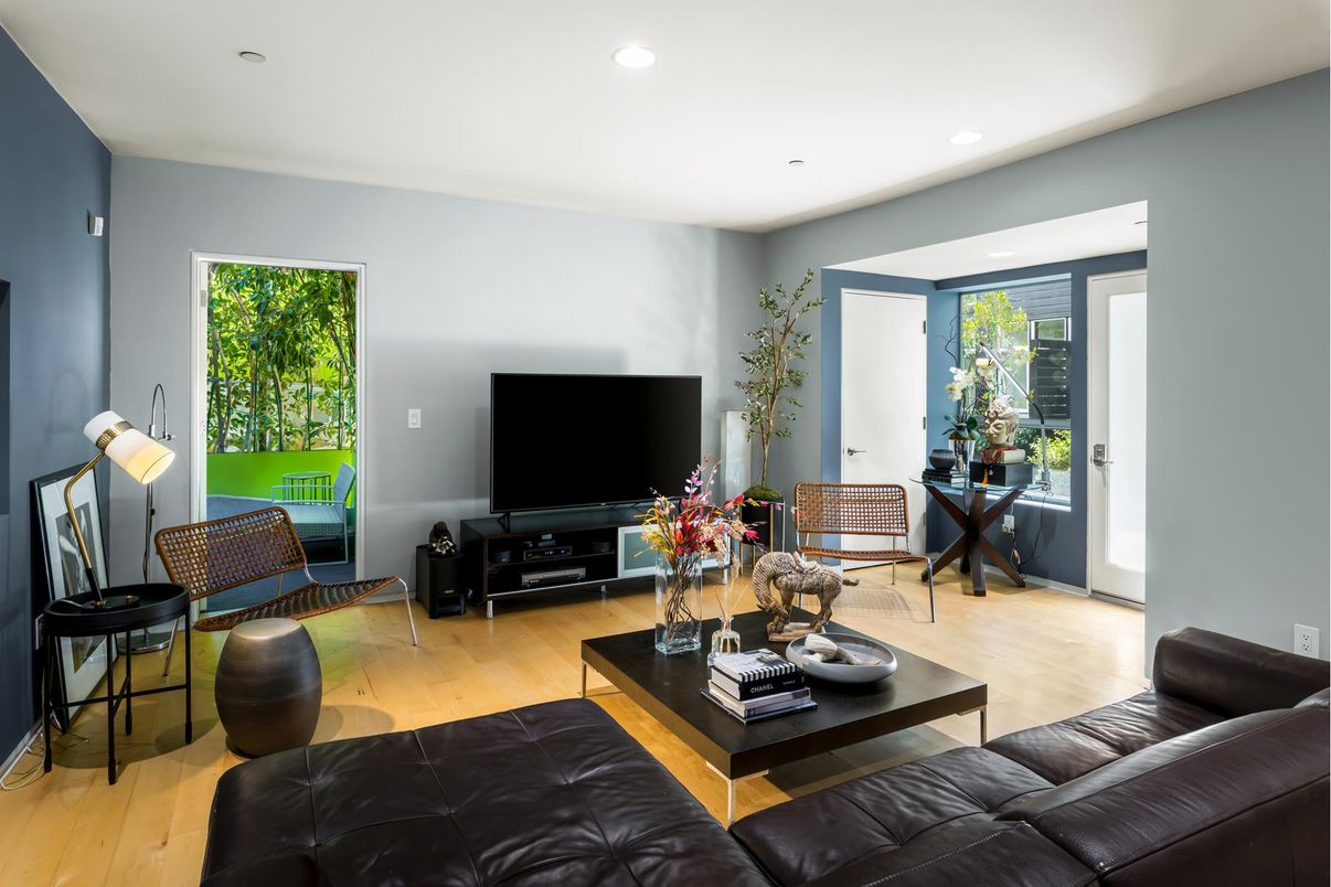Interior, Living room, Recessed Lighting, Wood Texture Flooring