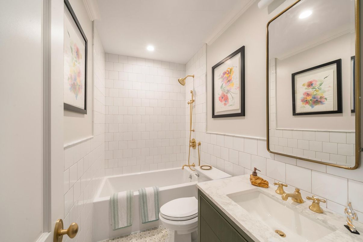 Bathroom, Interior, Recessed Lighting