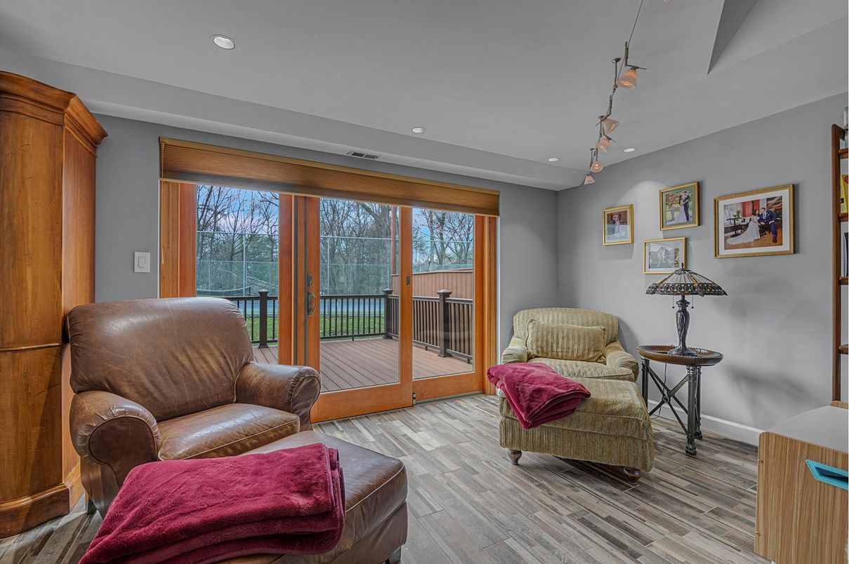 Interior, Living room, Pendant Lights, Recessed Lighting, Wood Texture Flooring