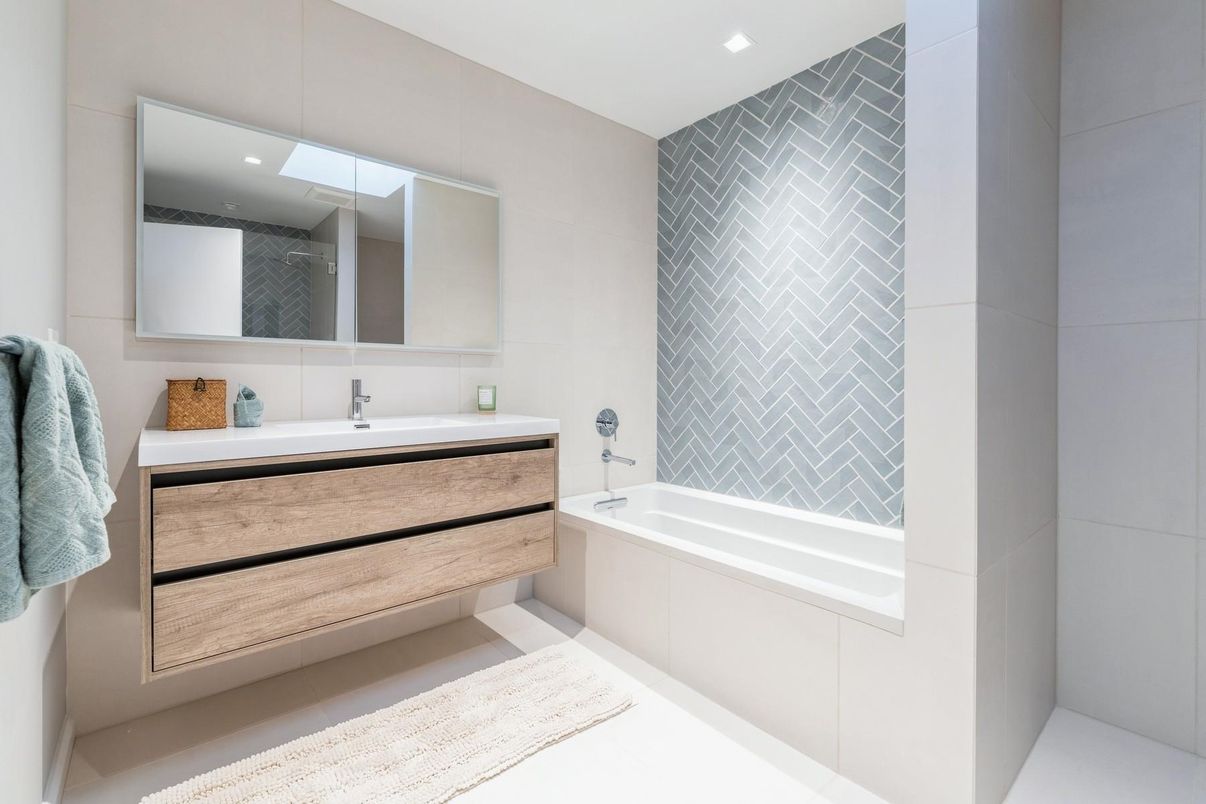 Bathroom, Interior, Recessed Lighting