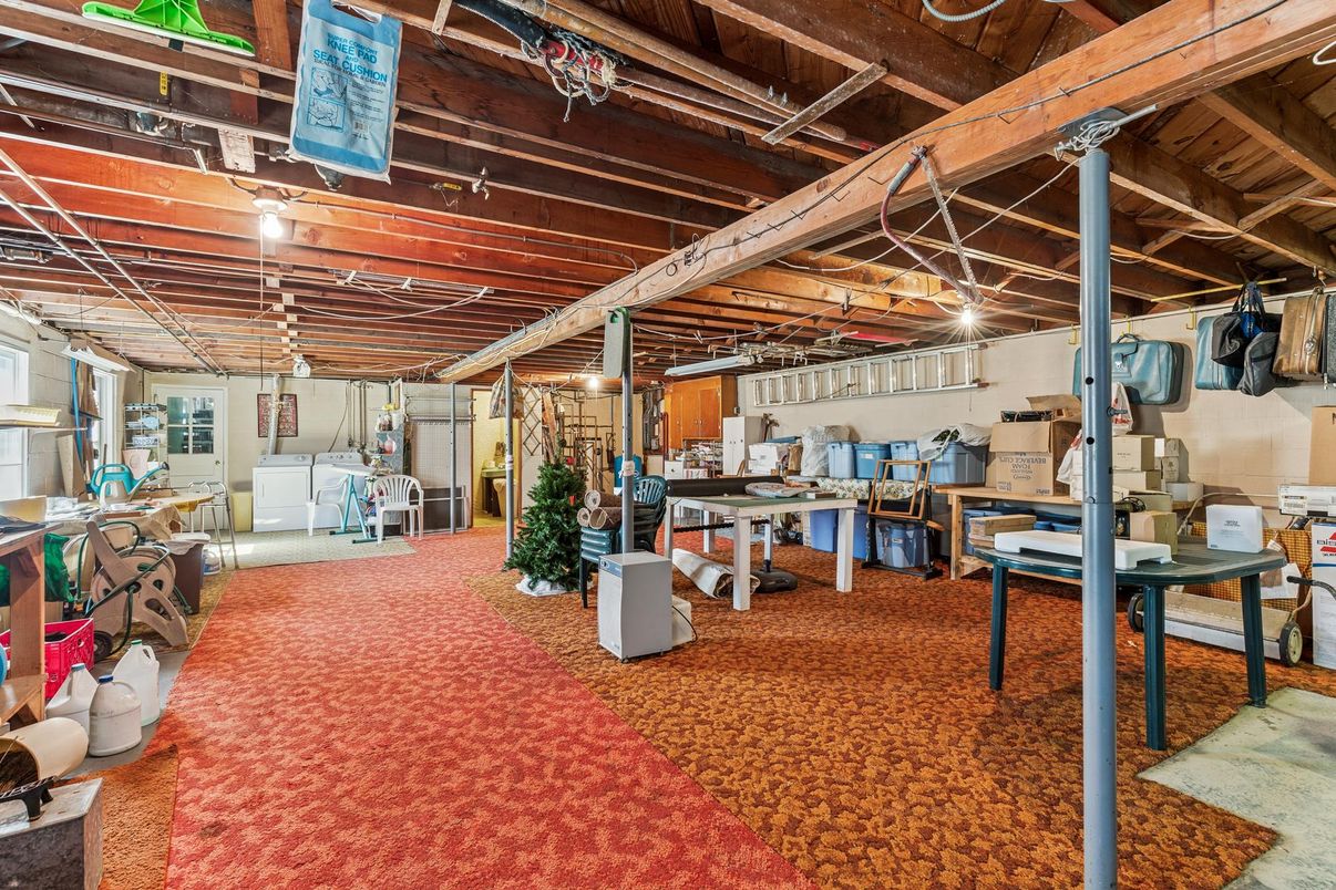 Interior, Washer, Wooden Beams