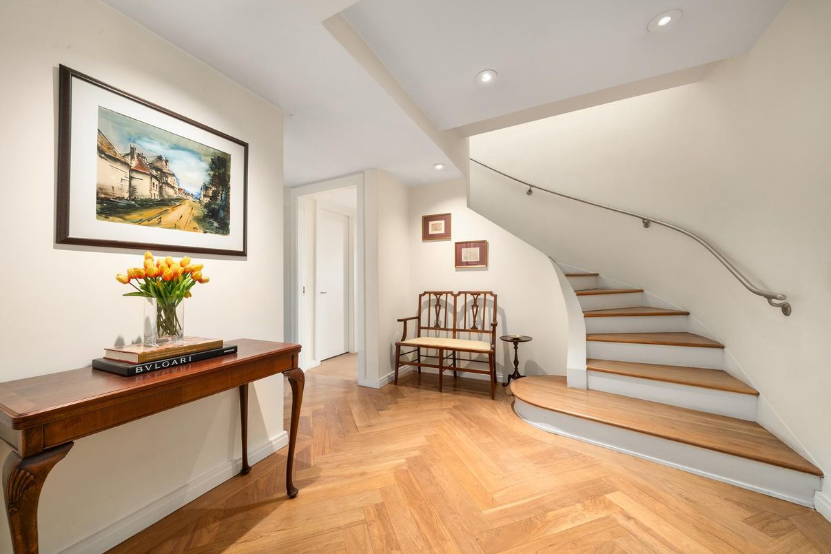 Interior, Recessed Lighting, Wood Texture Flooring