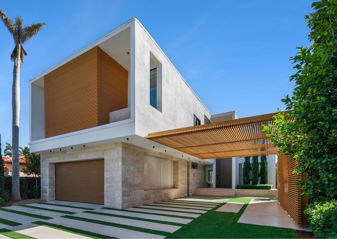 Attached, Backyard, Exterior, Facade, Modern