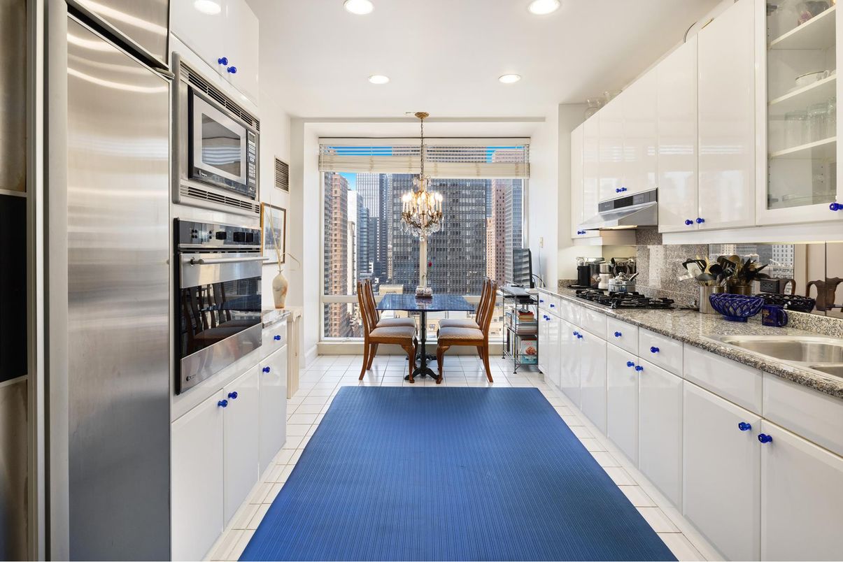 Chandelier, Dining room, Interior, Kitchen, Recessed Lighting, Stainless Steel Appliances