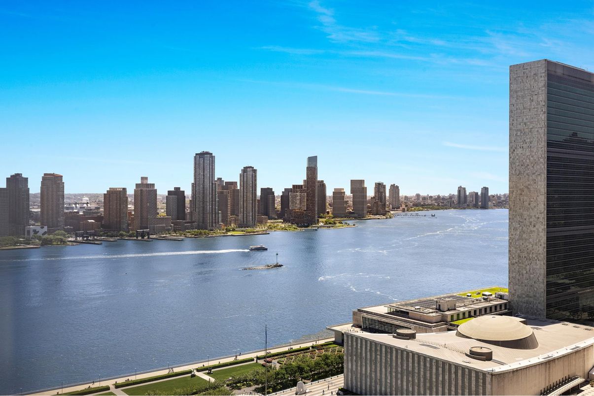 Exterior, Pool, Water, Skyline