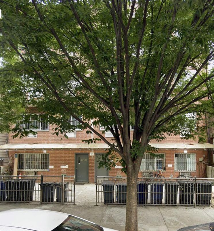 Exterior, Facade, Brick Facade, Rowhouse