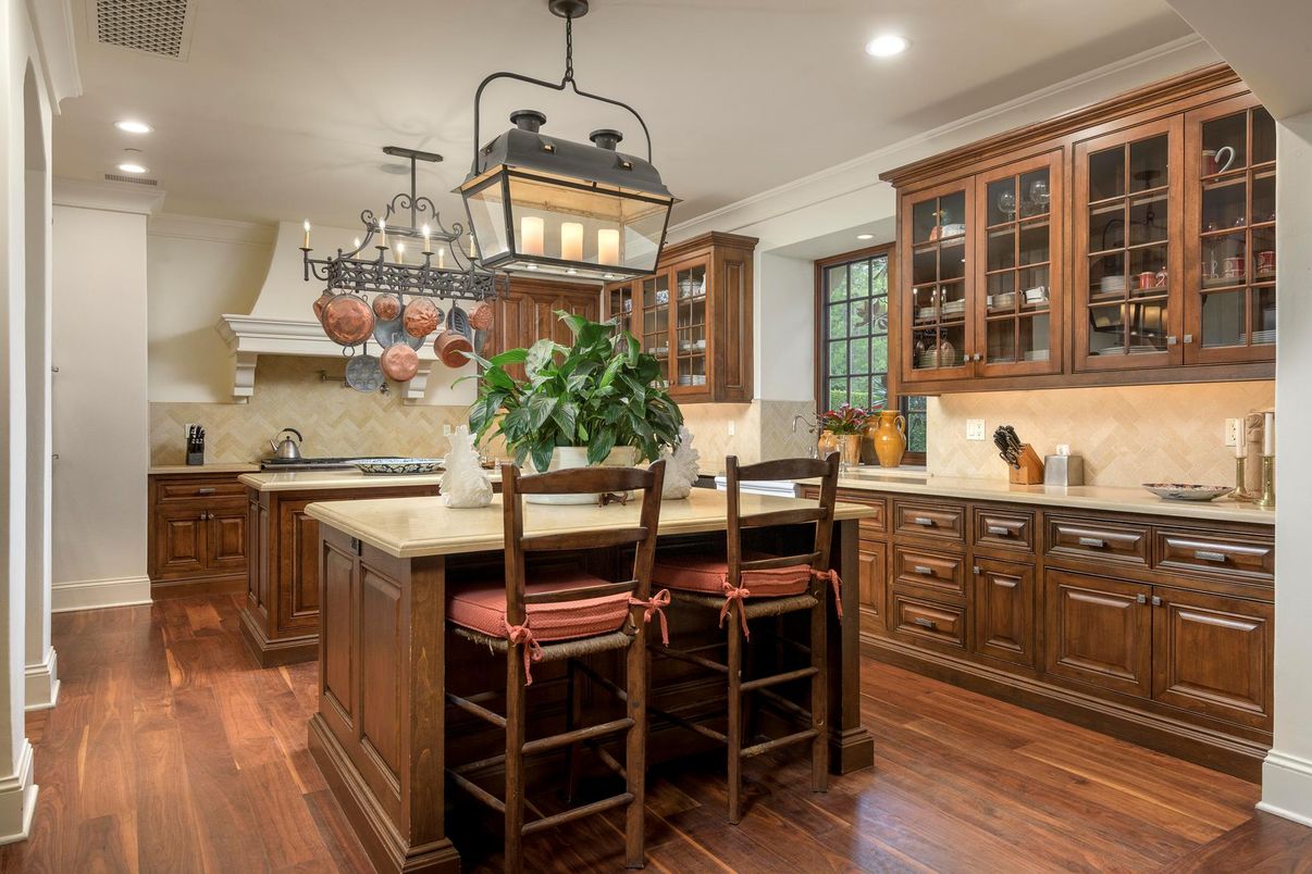 Chandelier, Dining room, Interior, Kitchen, Pendant Lights, Recessed Lighting, Wood Texture Flooring