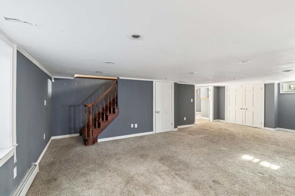 Empty room, Interior, Recessed Lighting