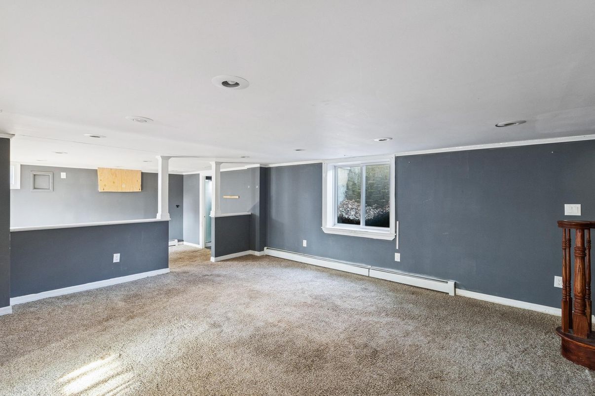 Empty room, Interior, Recessed Lighting