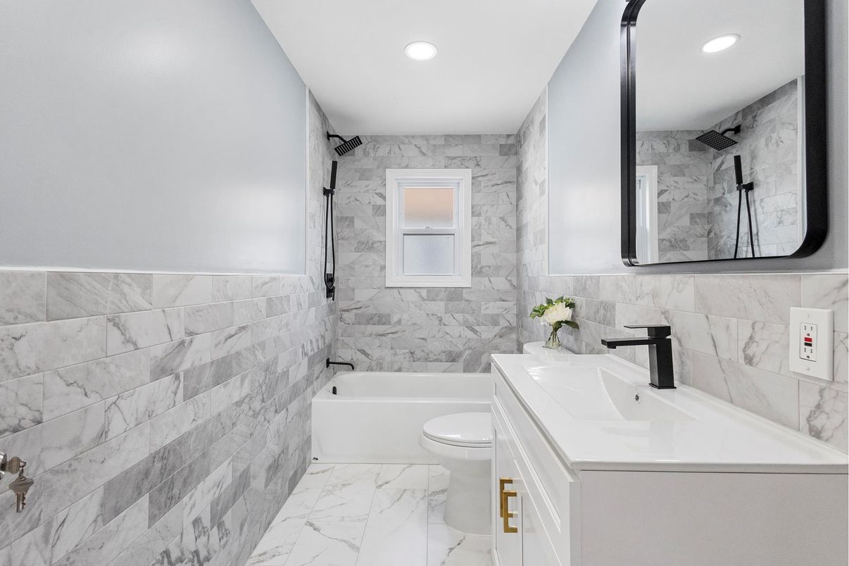 Bathroom, Interior, Marble, Marble Walls, Recessed Lighting