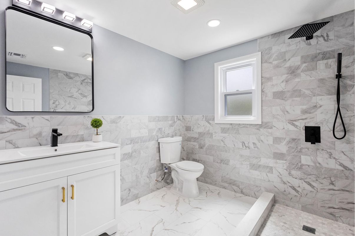Bathroom, Interior, Marble, Marble Walls, Recessed Lighting