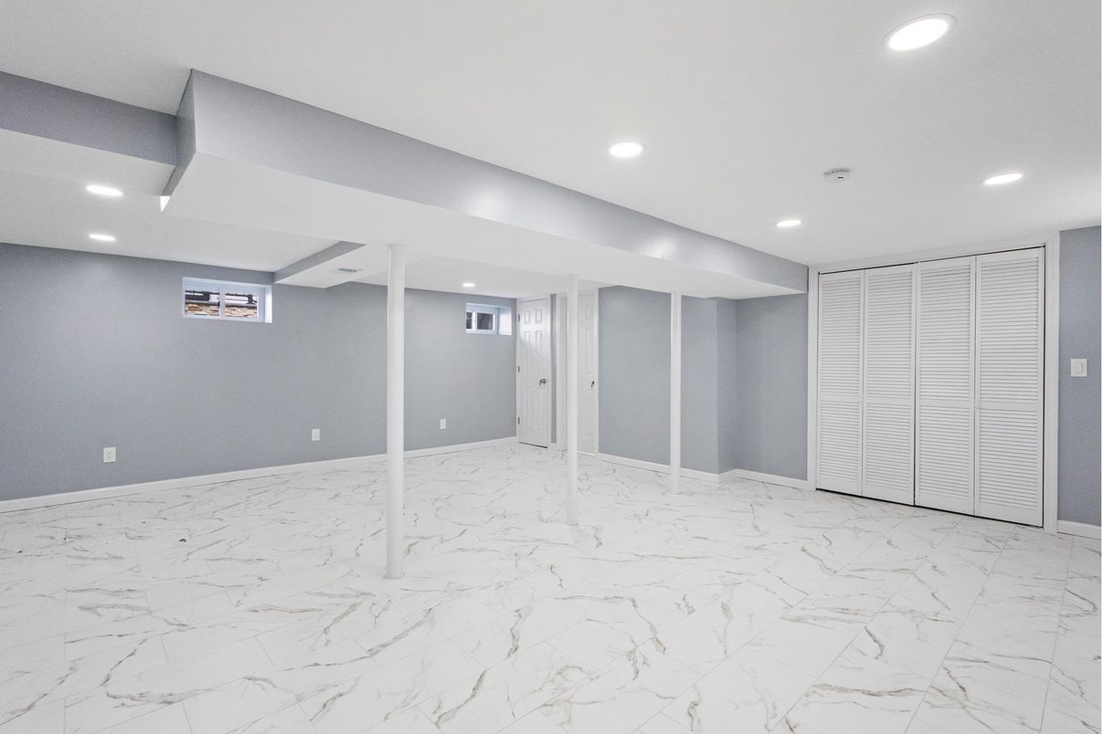 Empty room, Interior, Marble, Recessed Lighting