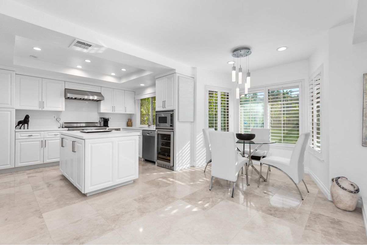 Dining room, Interior, Kitchen, Pendant Lights, Recessed Lighting, Stainless Steel Appliances