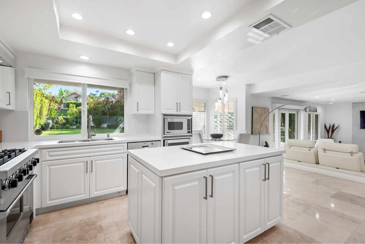 Interior, Kitchen, Living room, Pendant Lights, Recessed Lighting, Stainless Steel Appliances