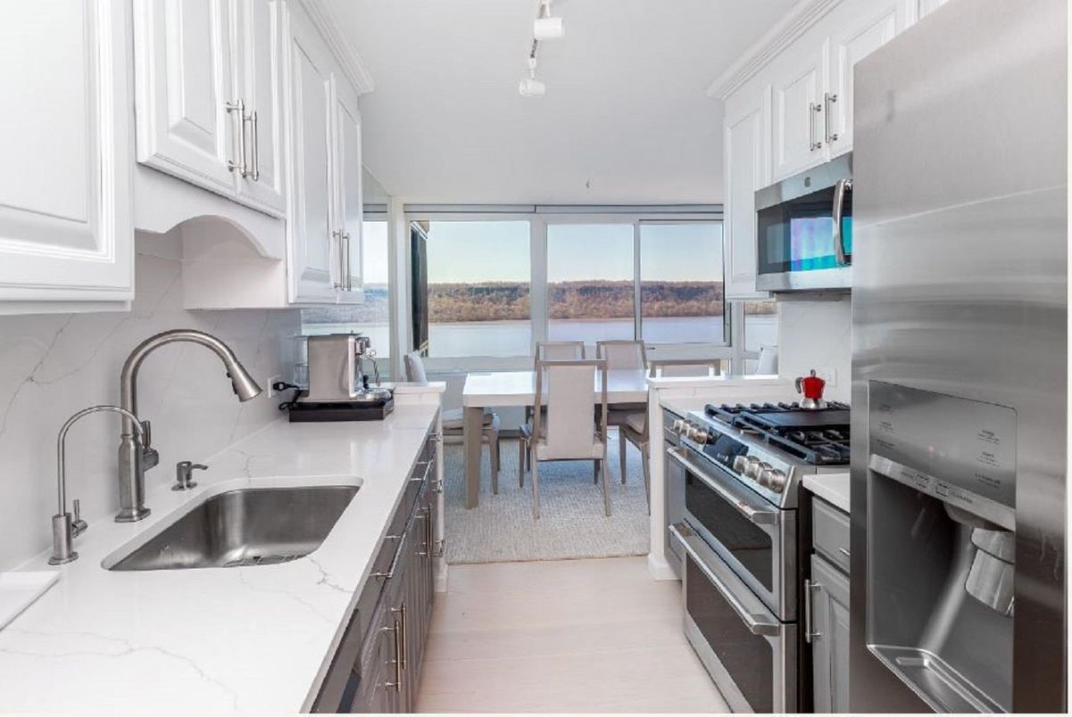 Dining room, Interior, Kitchen, Stainless Steel Appliances, Water