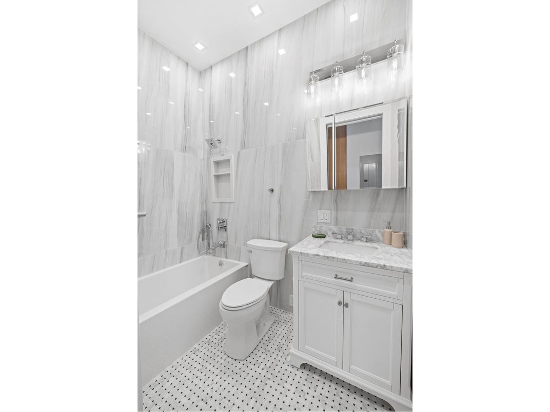 Bathroom, Interior, Recessed Lighting