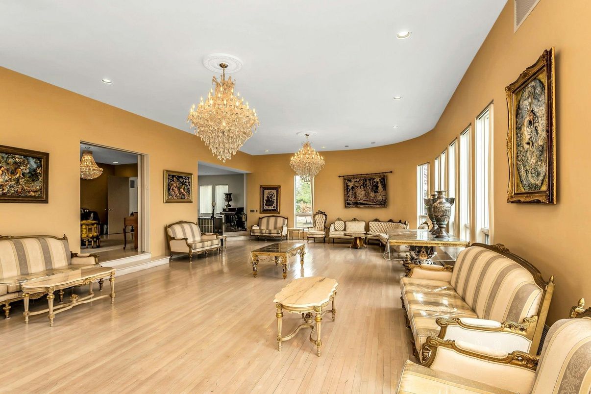 Chandelier, Dining room, Interior, Living room, Recessed Lighting, Wood Texture Flooring