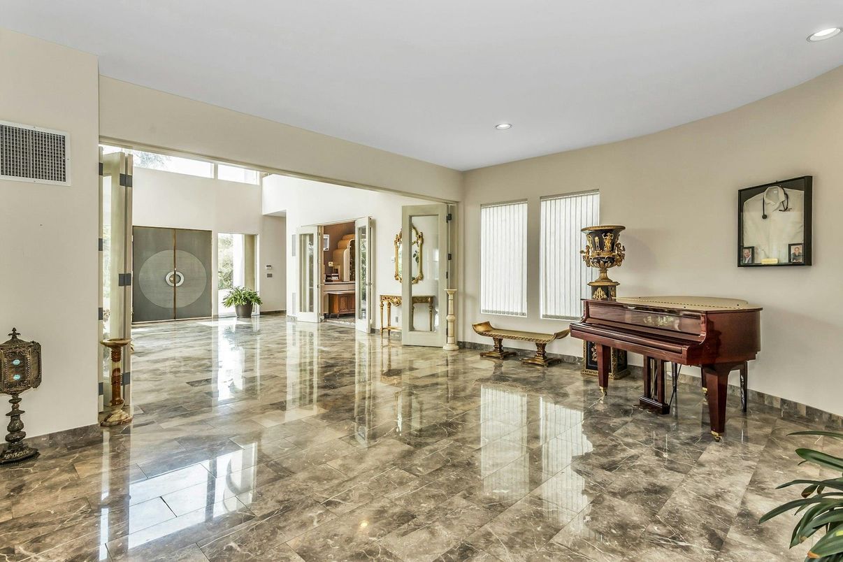Interior, Piano, Recessed Lighting