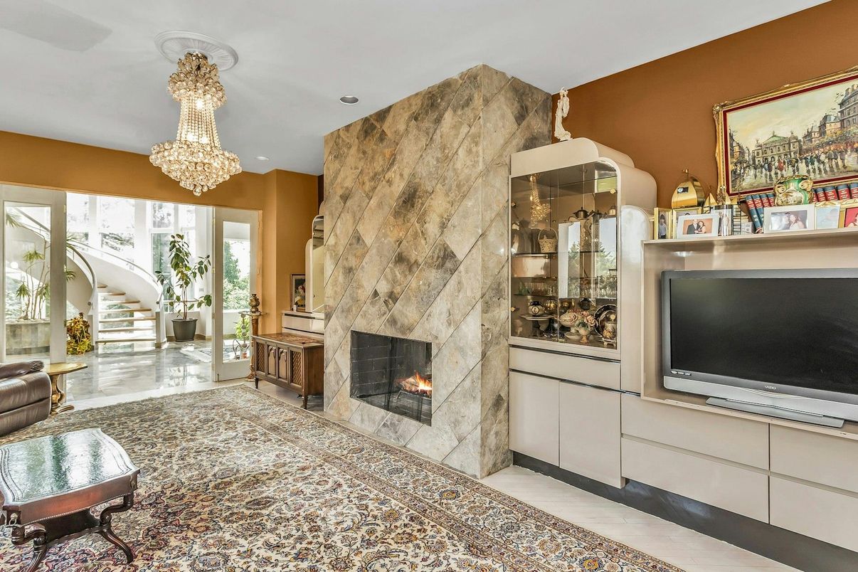 Chandelier, Fireplace, Interior, Recessed Lighting