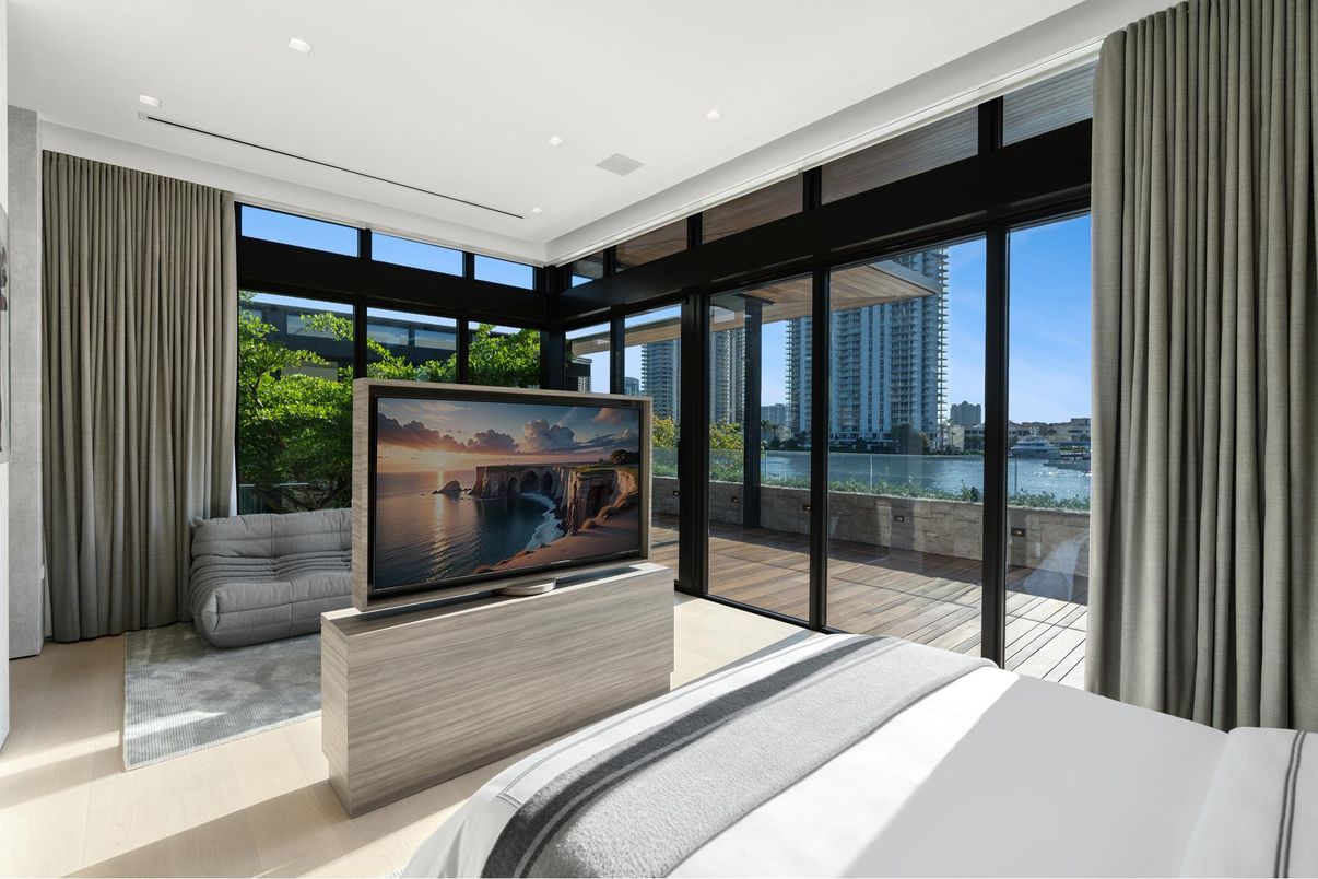 Bedroom, Interior, Recessed Lighting, Water