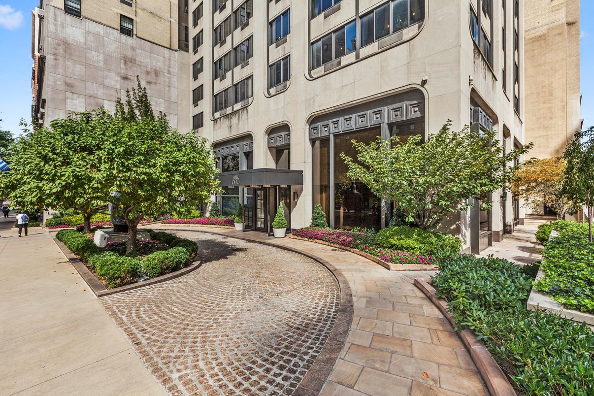 Exterior, Facade, Brownstone