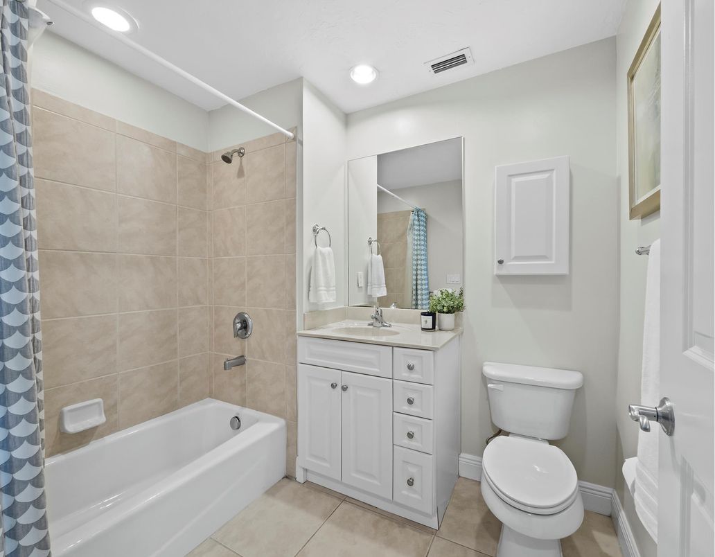 Bathroom, Interior, Recessed Lighting