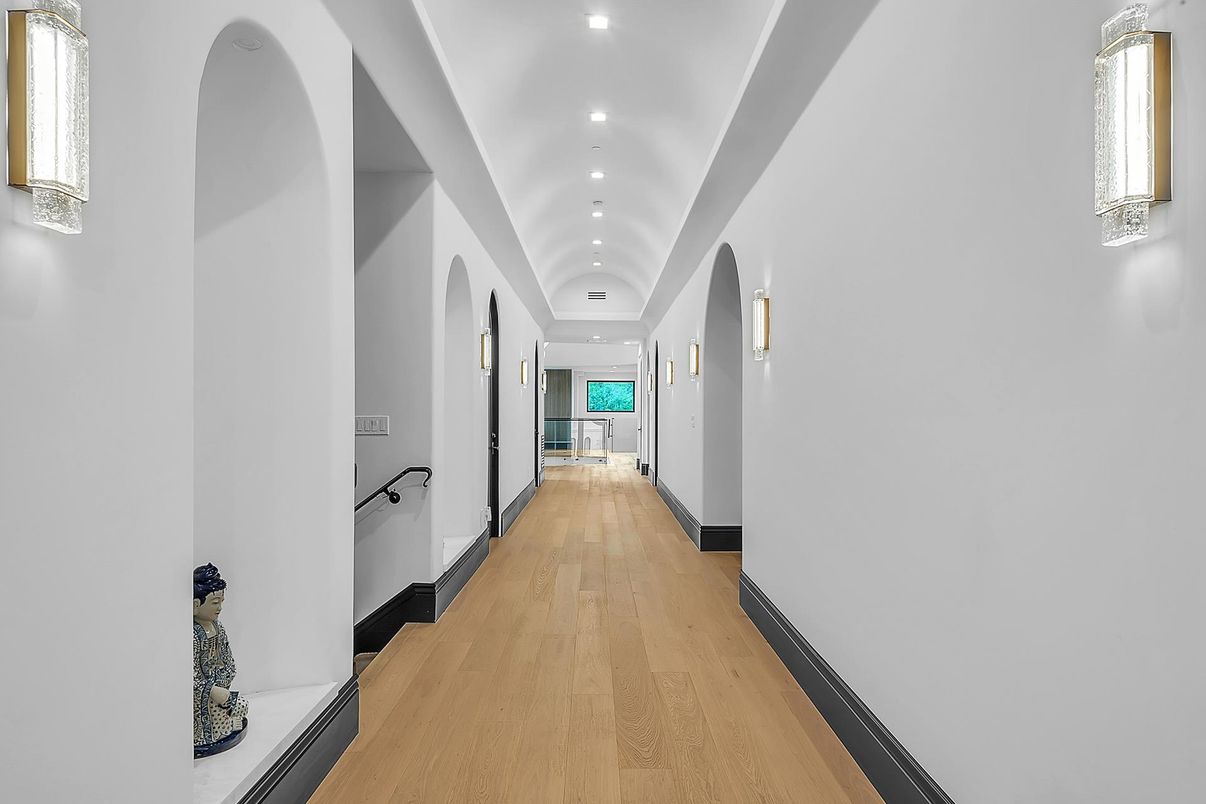 Interior, Recessed Lighting, Wood Texture Flooring