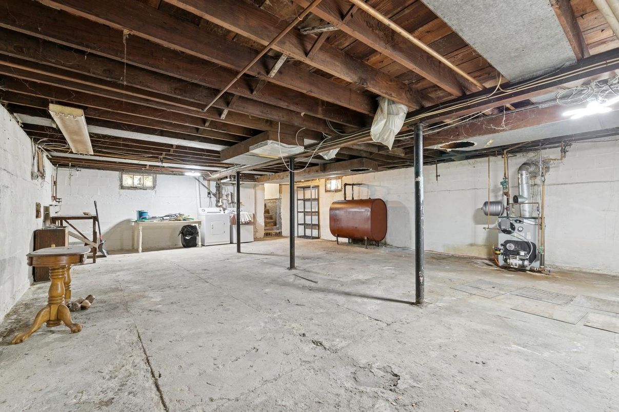Interior, Washer, Wooden Beams