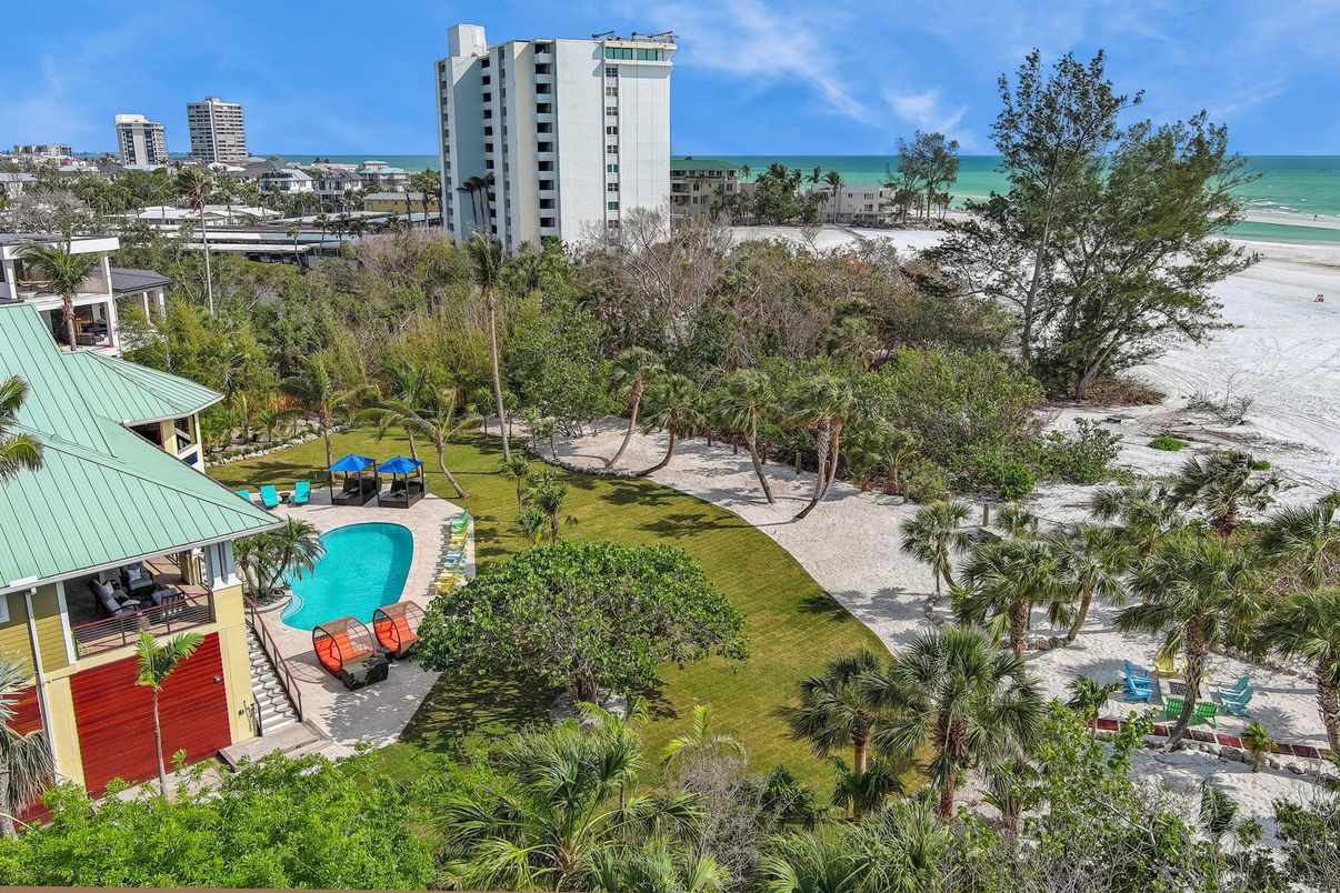 Exterior, Pool, Water